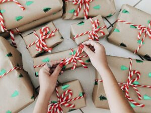 Read more about the article 10 Homemade Christmas Gifts Kids and Adults Can Make Together